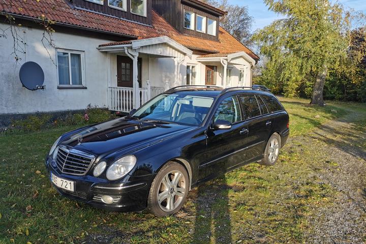 Sort Mercedes E200 fra 2006