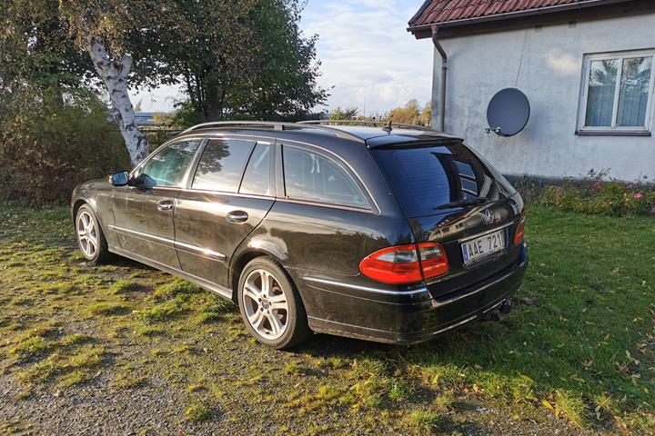 Sort Mercedes E200 fra 2006
