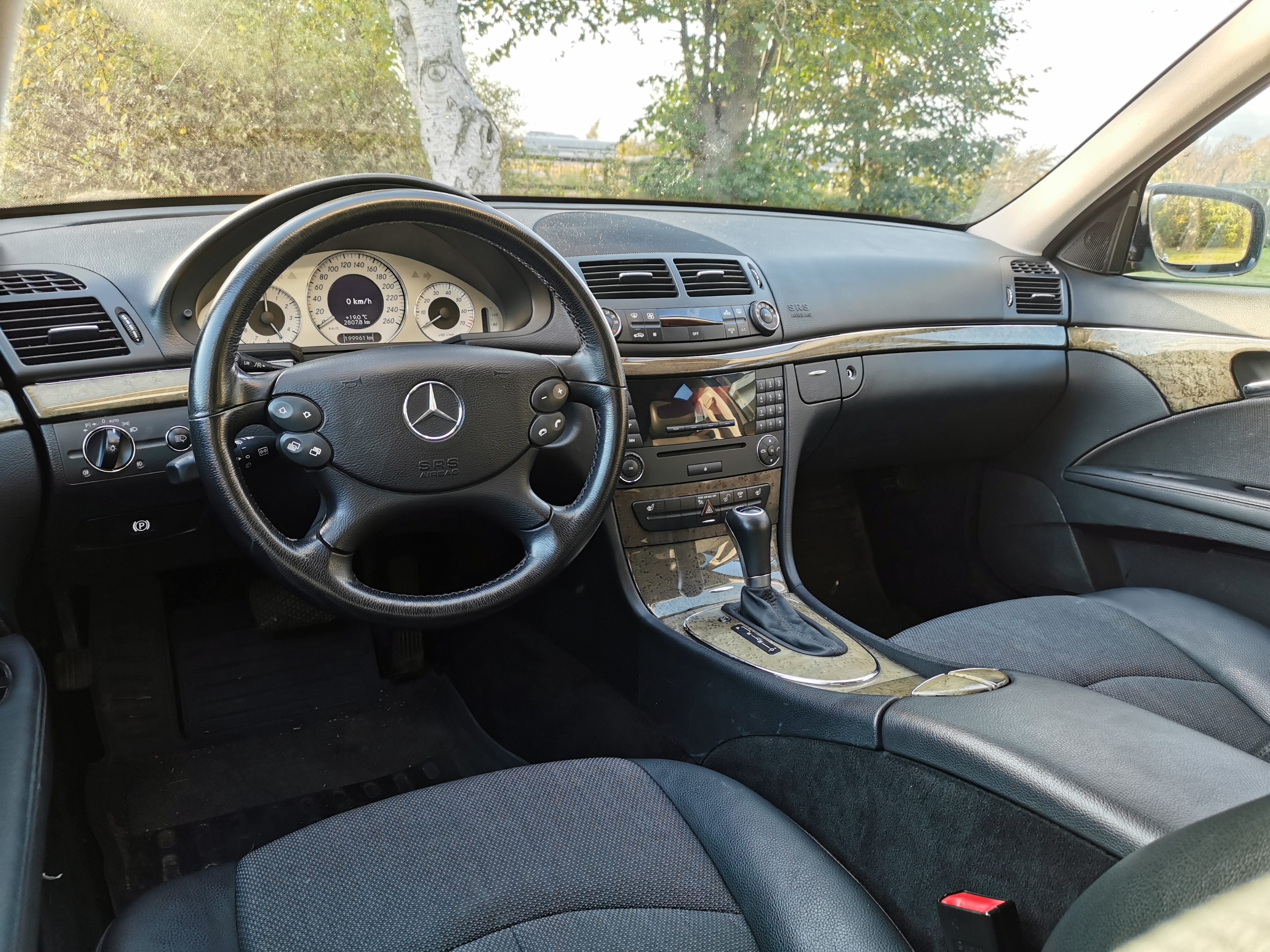 Sort Mercedes E200 fra 2006