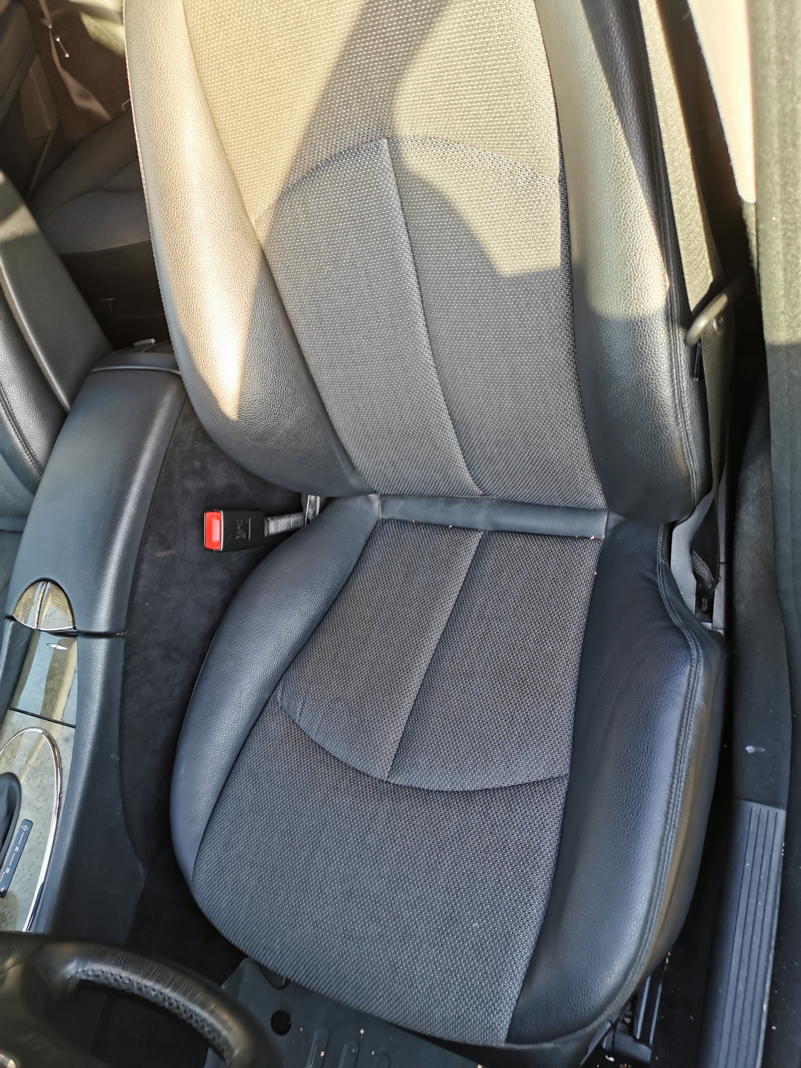 Sort Mercedes E200 fra 2006
