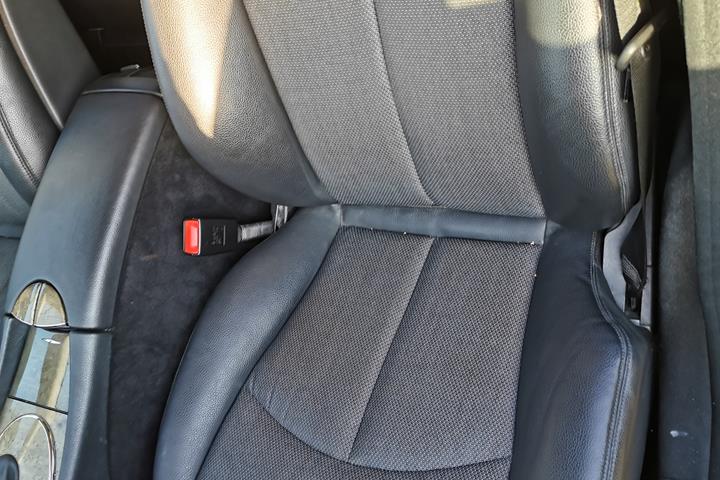 Sort Mercedes E200 fra 2006