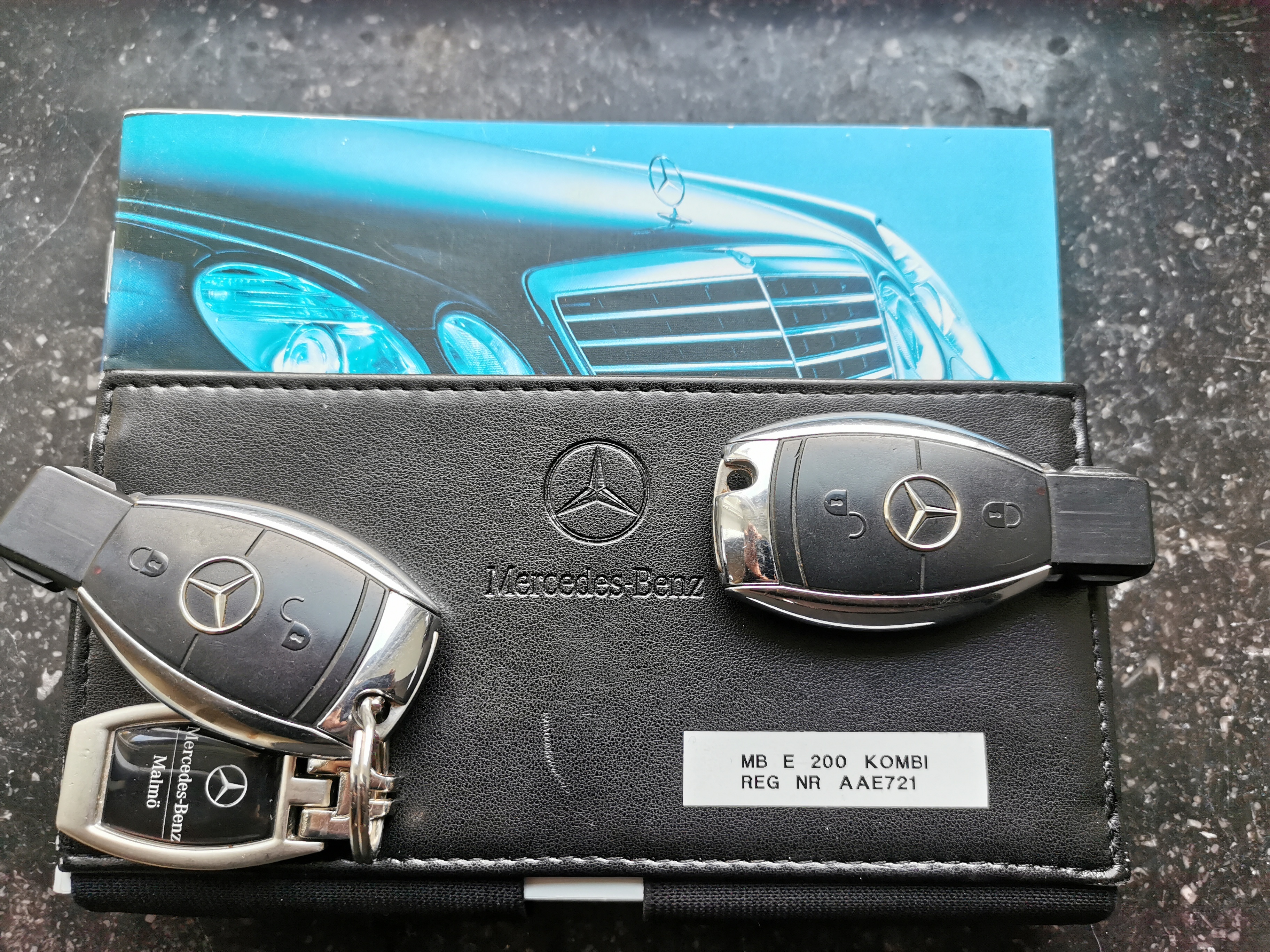 Sort Mercedes E200 fra 2006