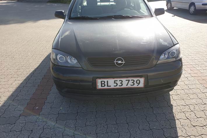 Sort Opel Astra fra 2000