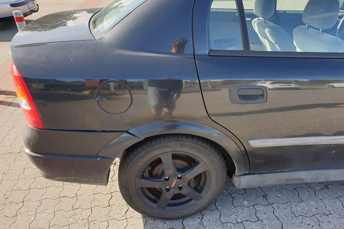 Sort Opel Astra fra 2000