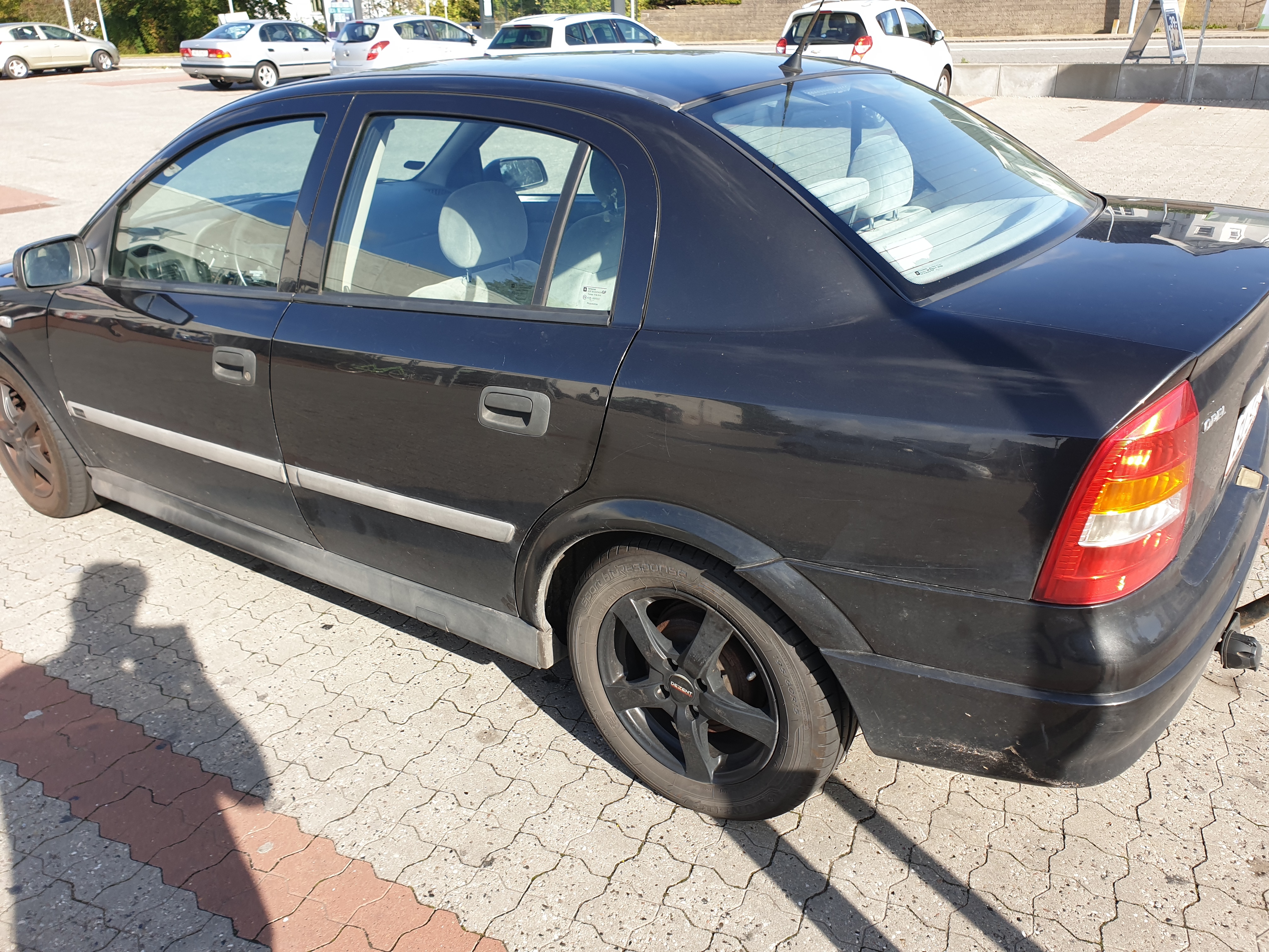 Sort Opel Astra fra 2000