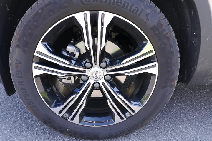 Beige Volvo XC40 fra 2019