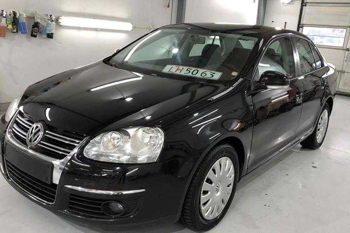 Sort VW Jetta fra 2008