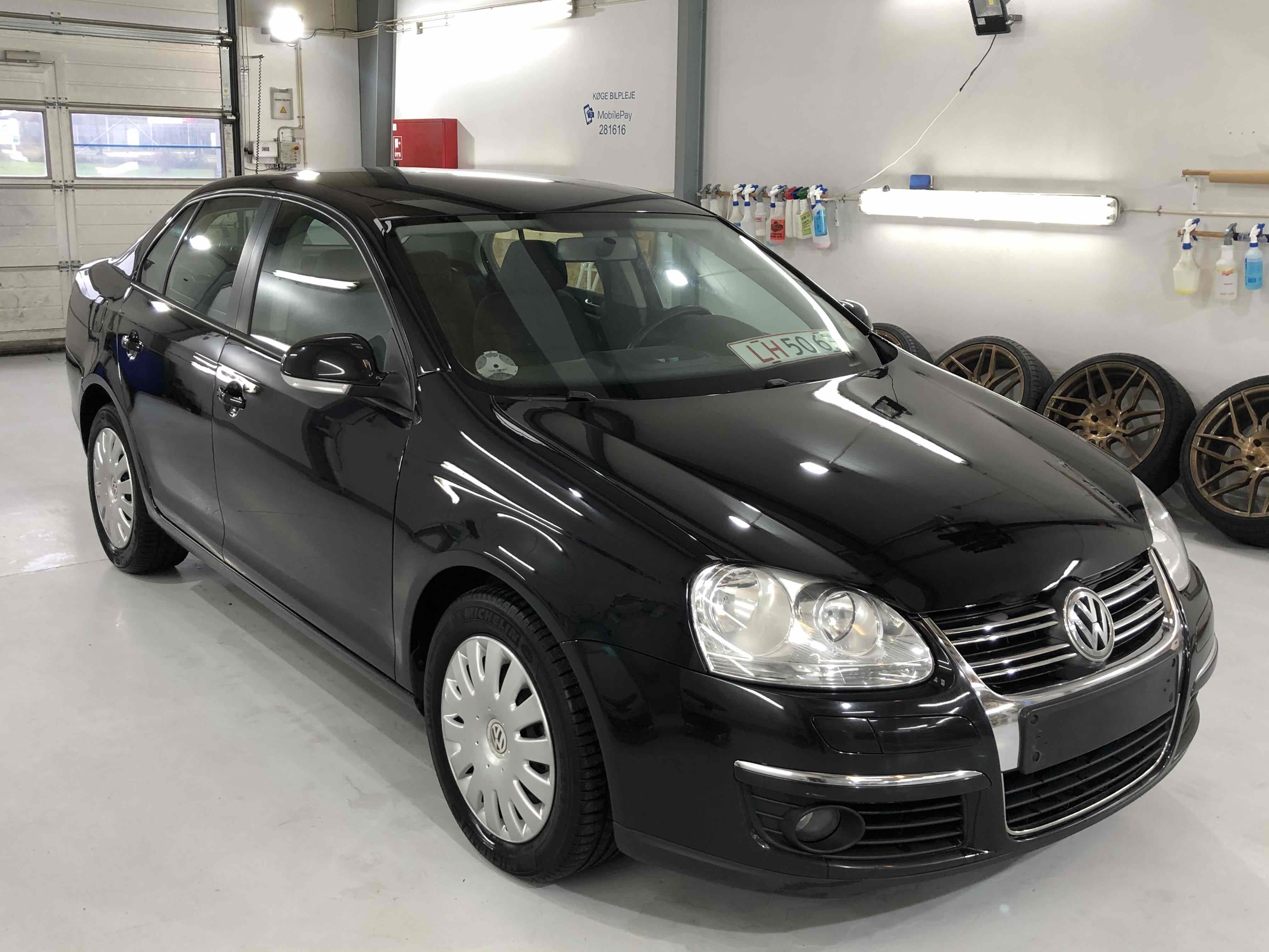 Sort VW Jetta fra 2008