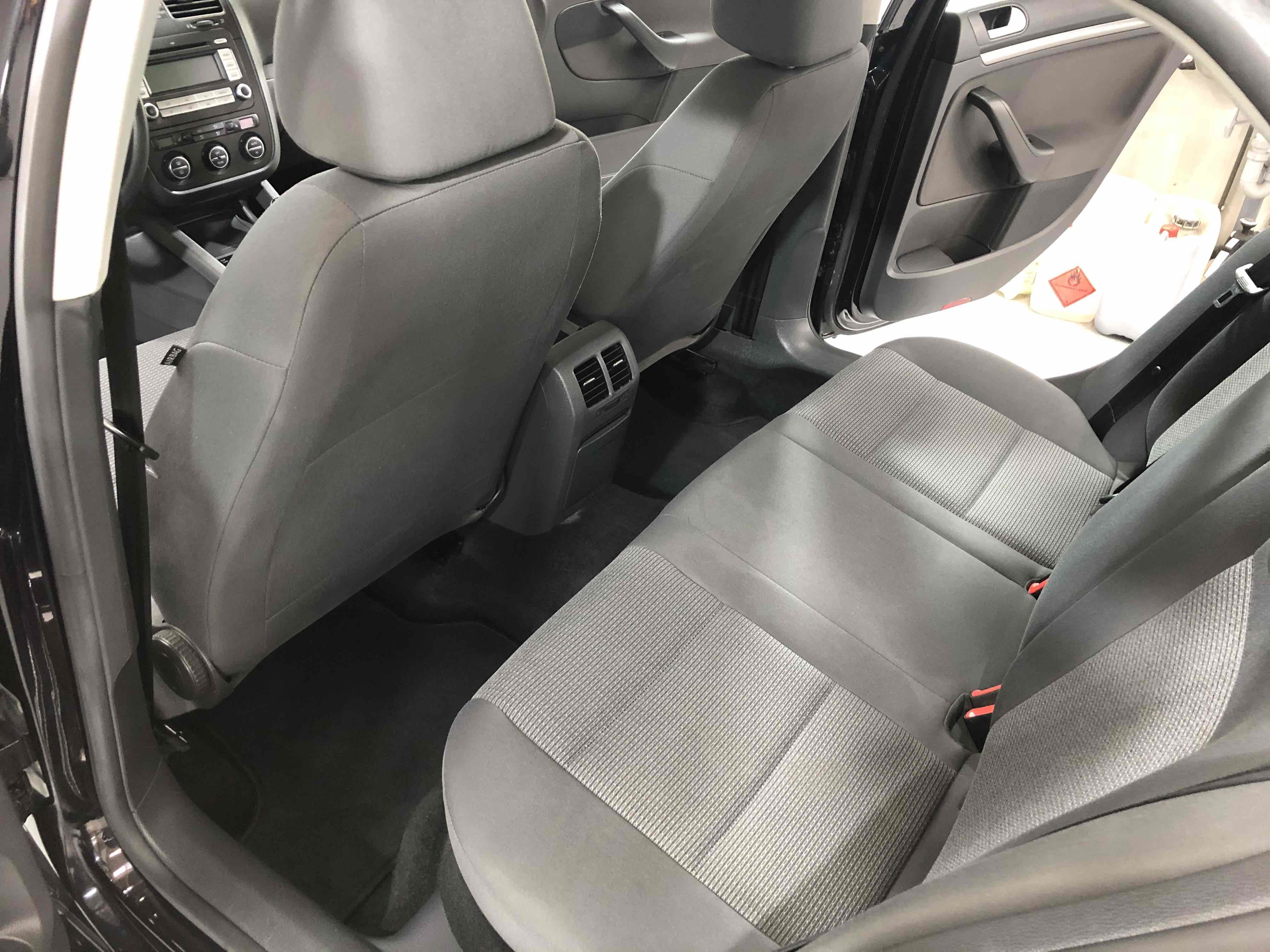 Sort VW Jetta fra 2008