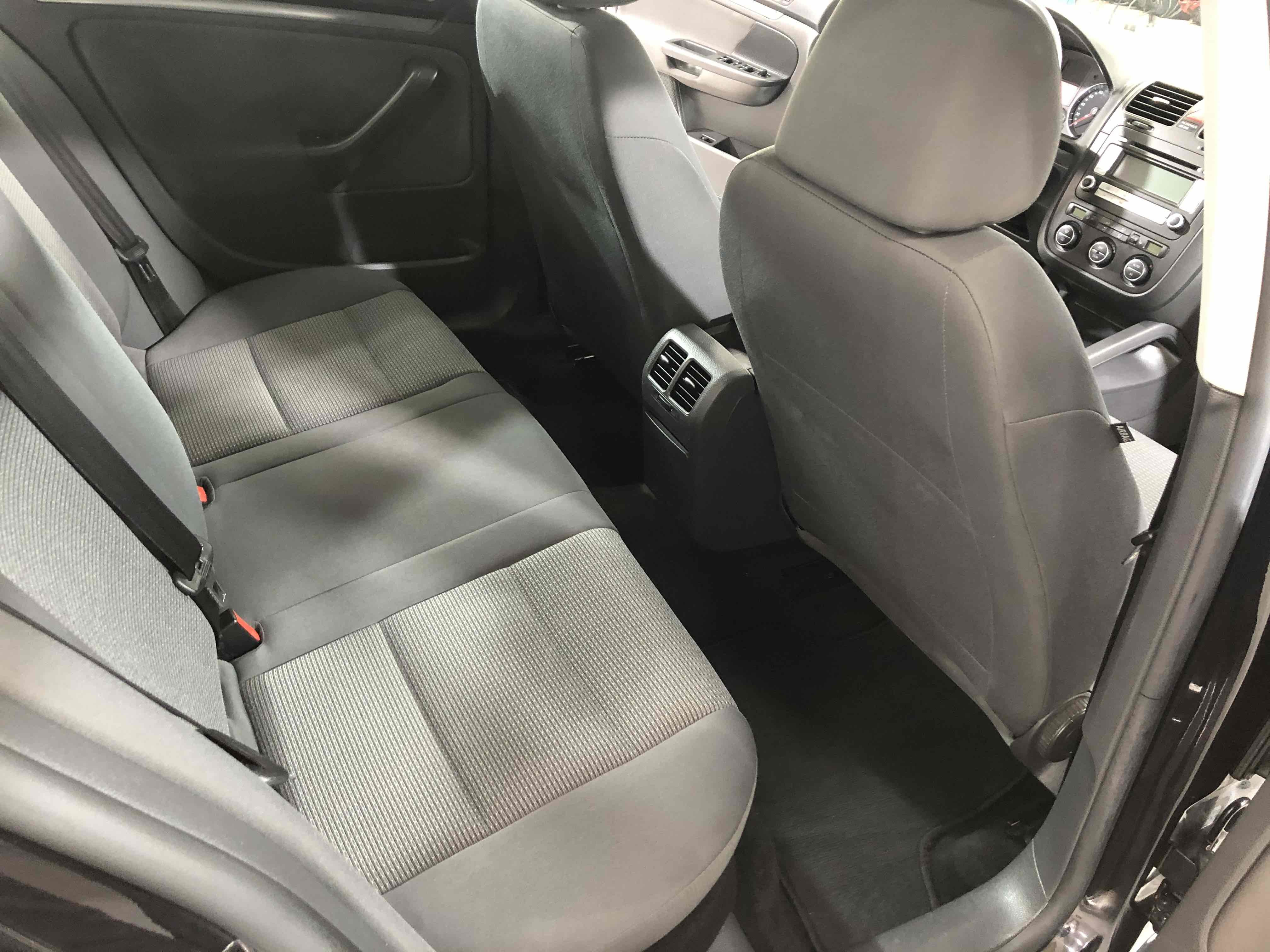 Sort VW Jetta fra 2008