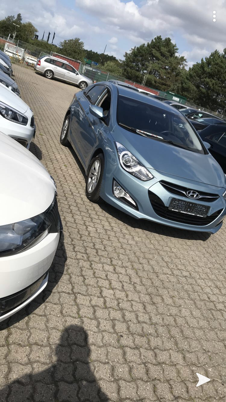 Blå Hyundai i40 fra 2013