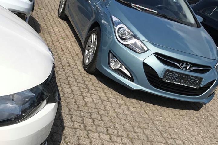 Blå Hyundai i40 fra 2013