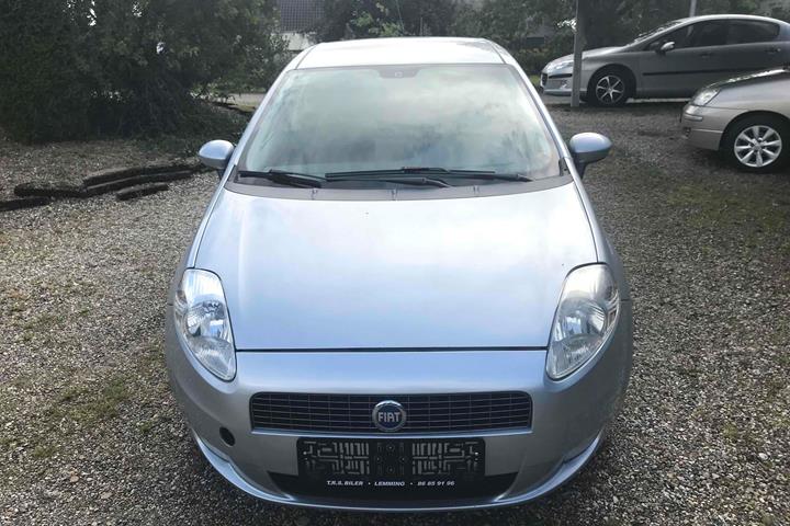 Sølv Fiat Punto fra 2006