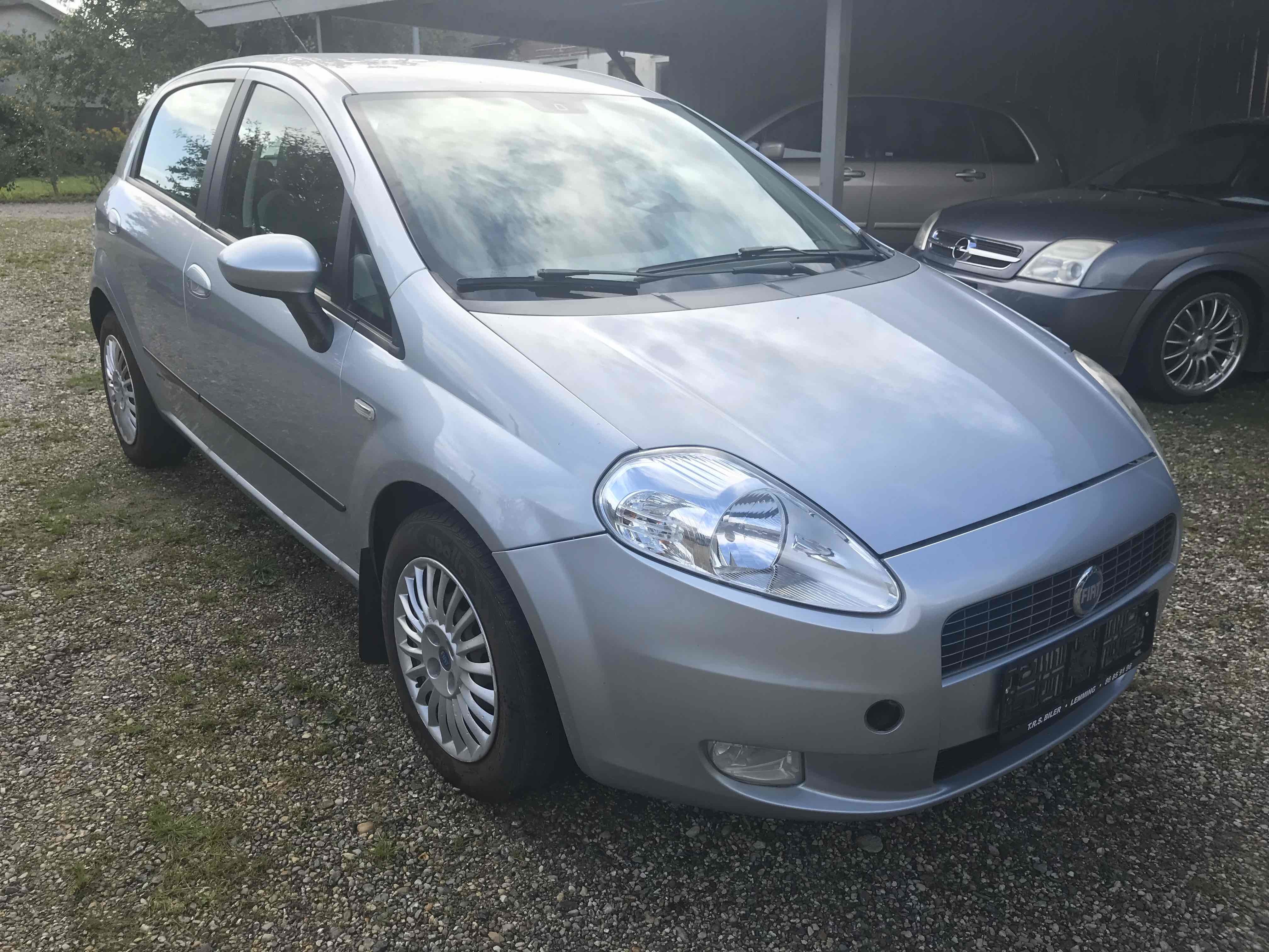 Sølv Fiat Punto fra 2006