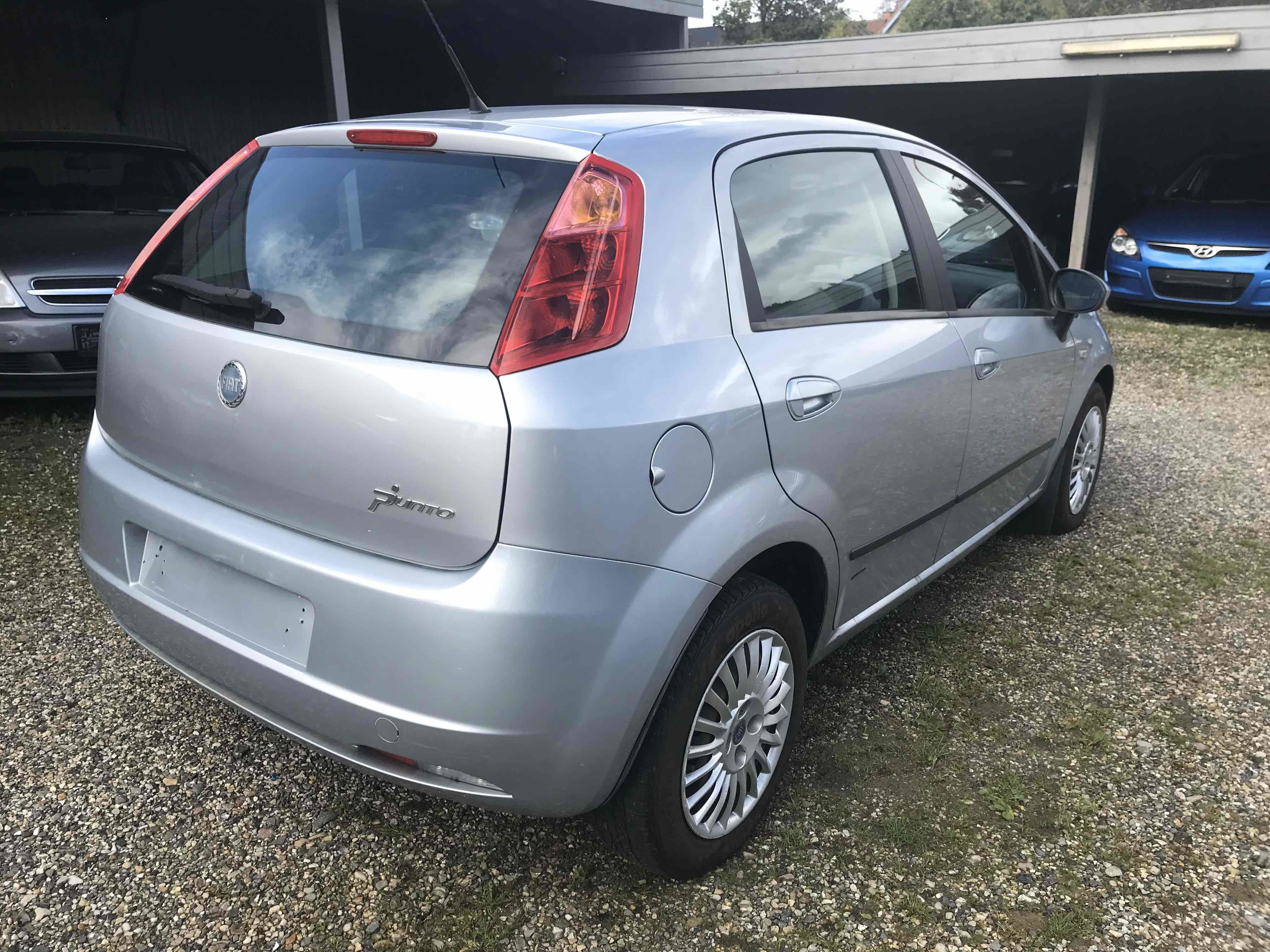 Sølv Fiat Punto fra 2006