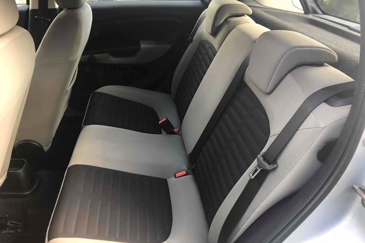 Sølv Fiat Punto fra 2006