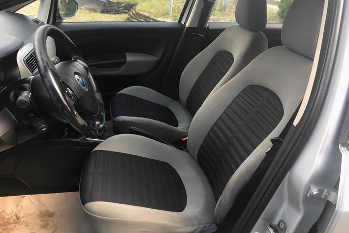 Sølv Fiat Punto fra 2006