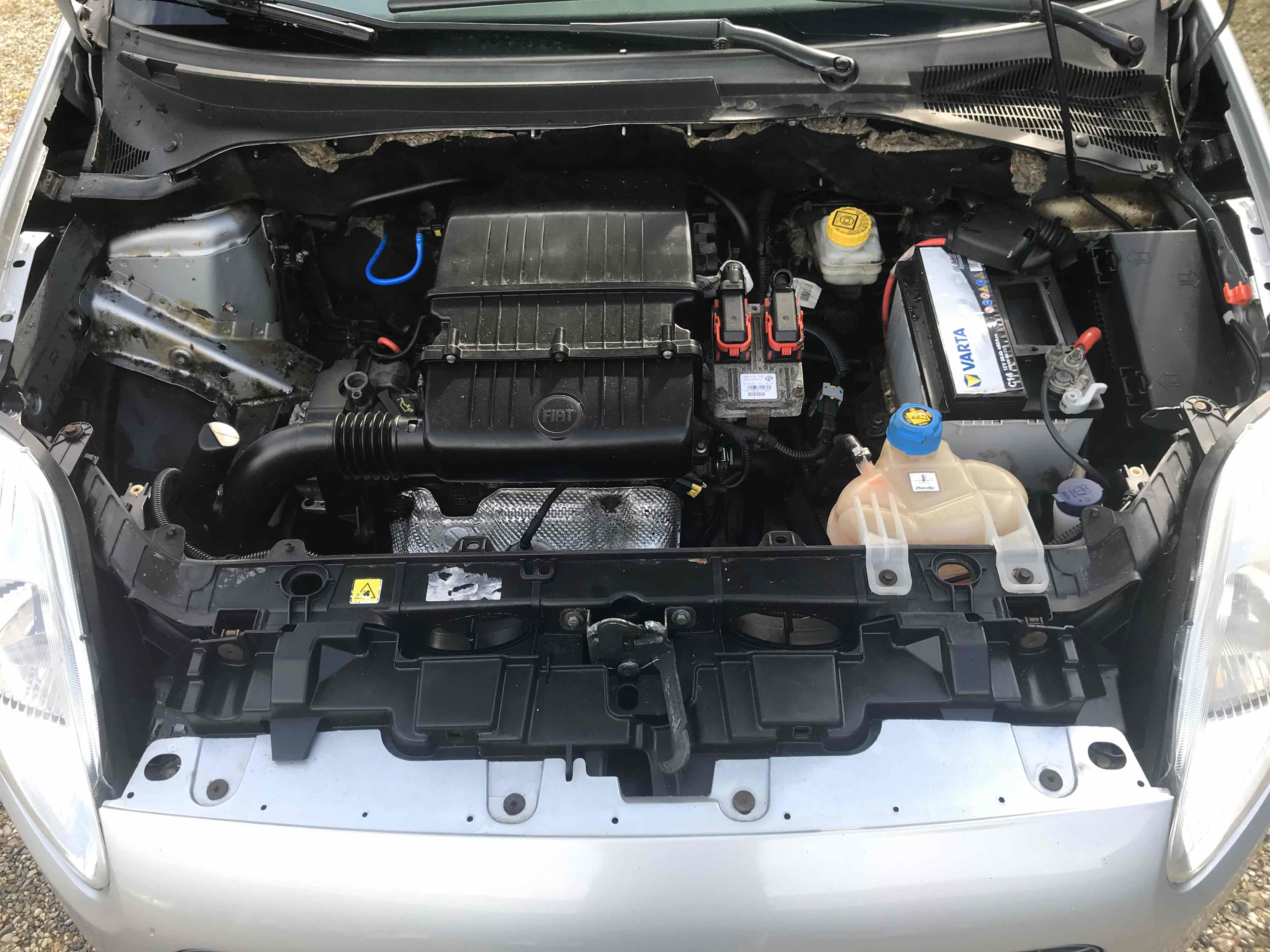 Sølv Fiat Punto fra 2006