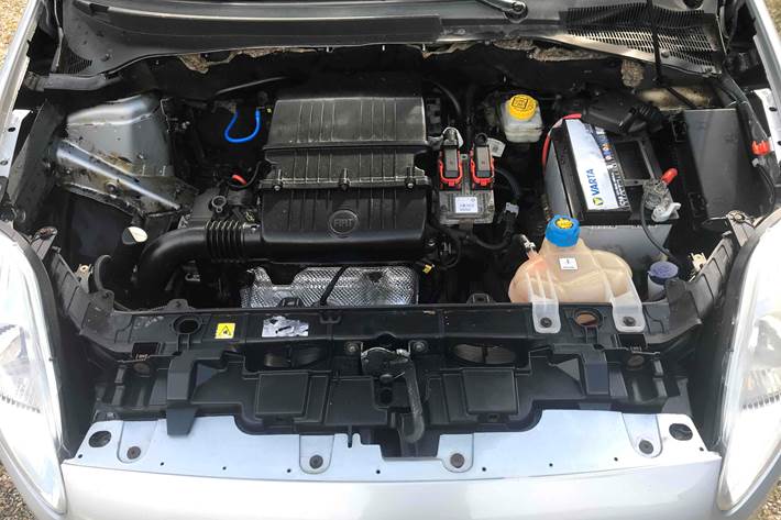 Sølv Fiat Punto fra 2006