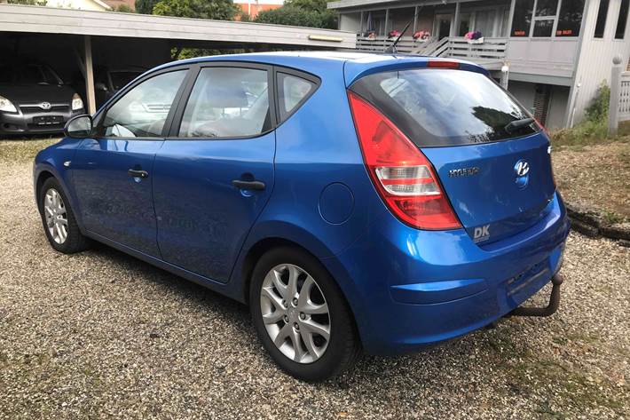 Grå Hyundai i30 fra 2009