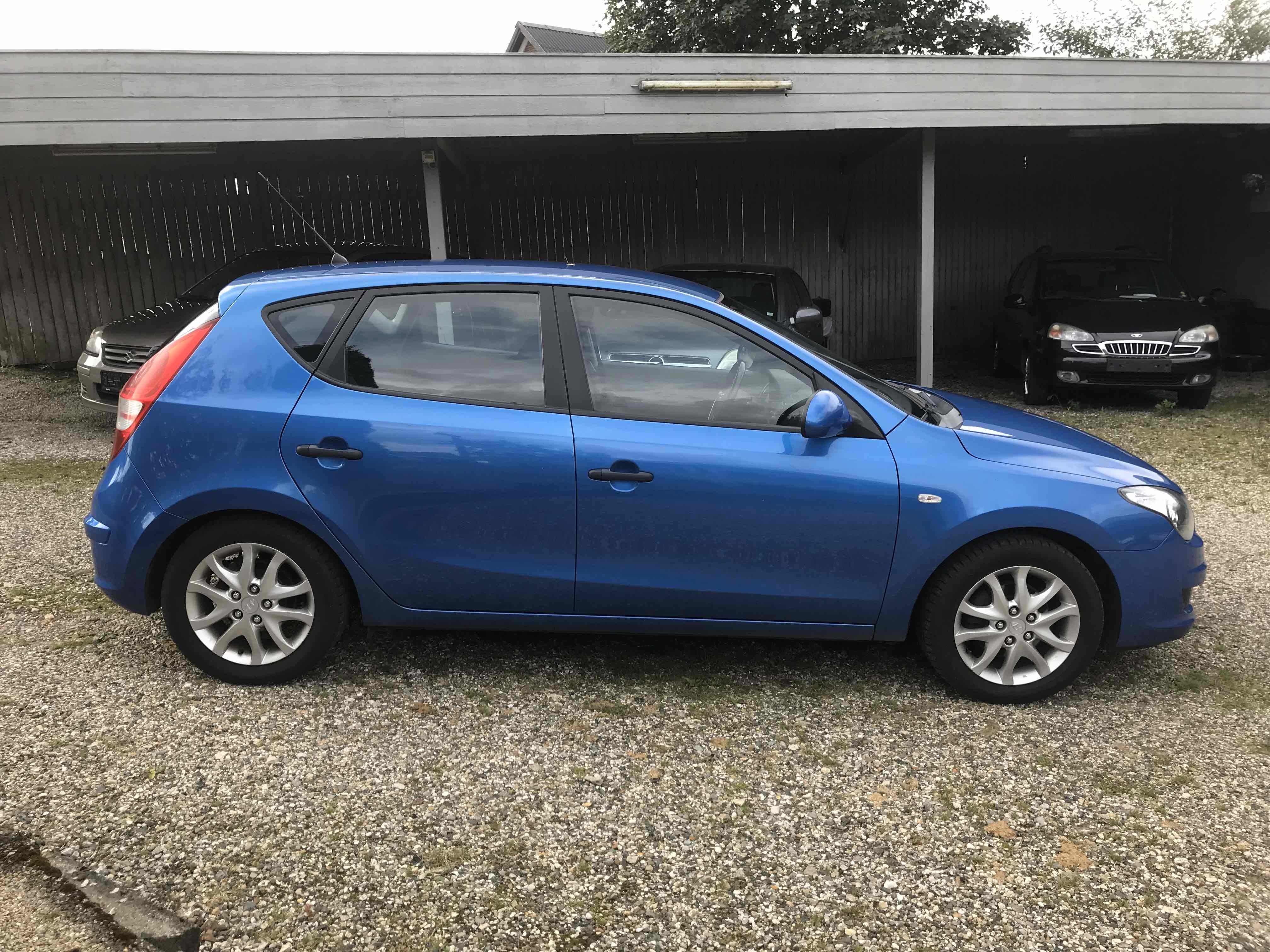 Grå Hyundai i30 fra 2009