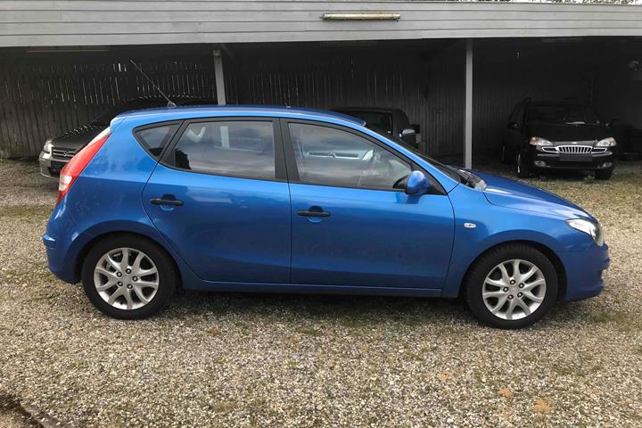 Grå Hyundai i30 fra 2009