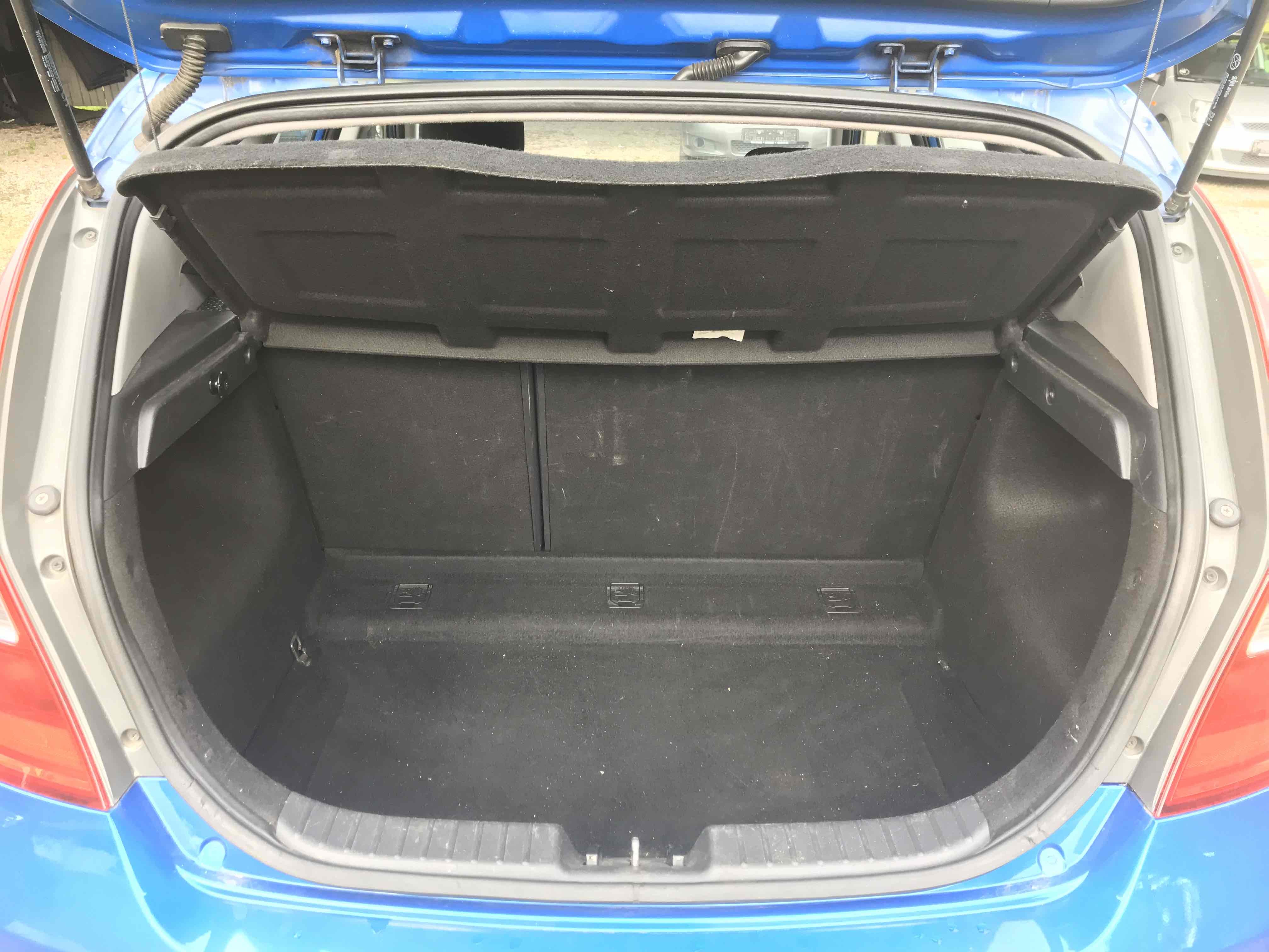 Grå Hyundai i30 fra 2009