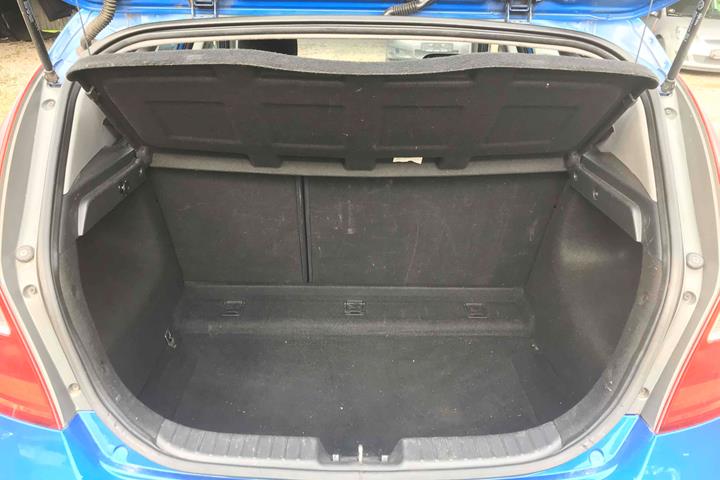 Grå Hyundai i30 fra 2009