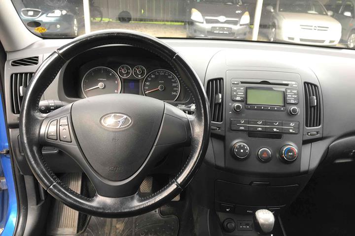 Grå Hyundai i30 fra 2009