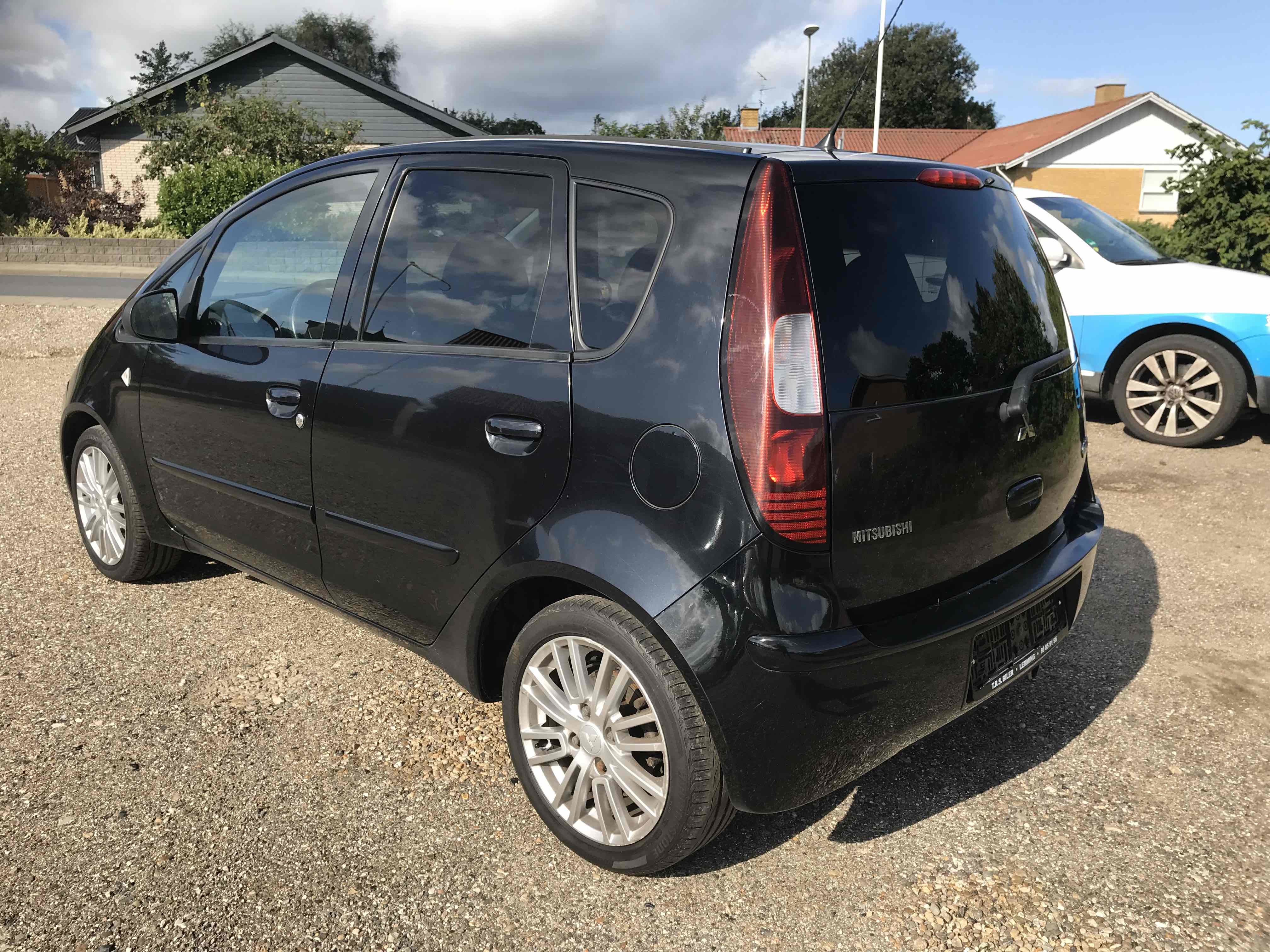 Sort Mitsubishi Colt fra 2008