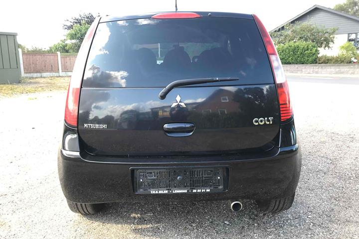 Sort Mitsubishi Colt fra 2008