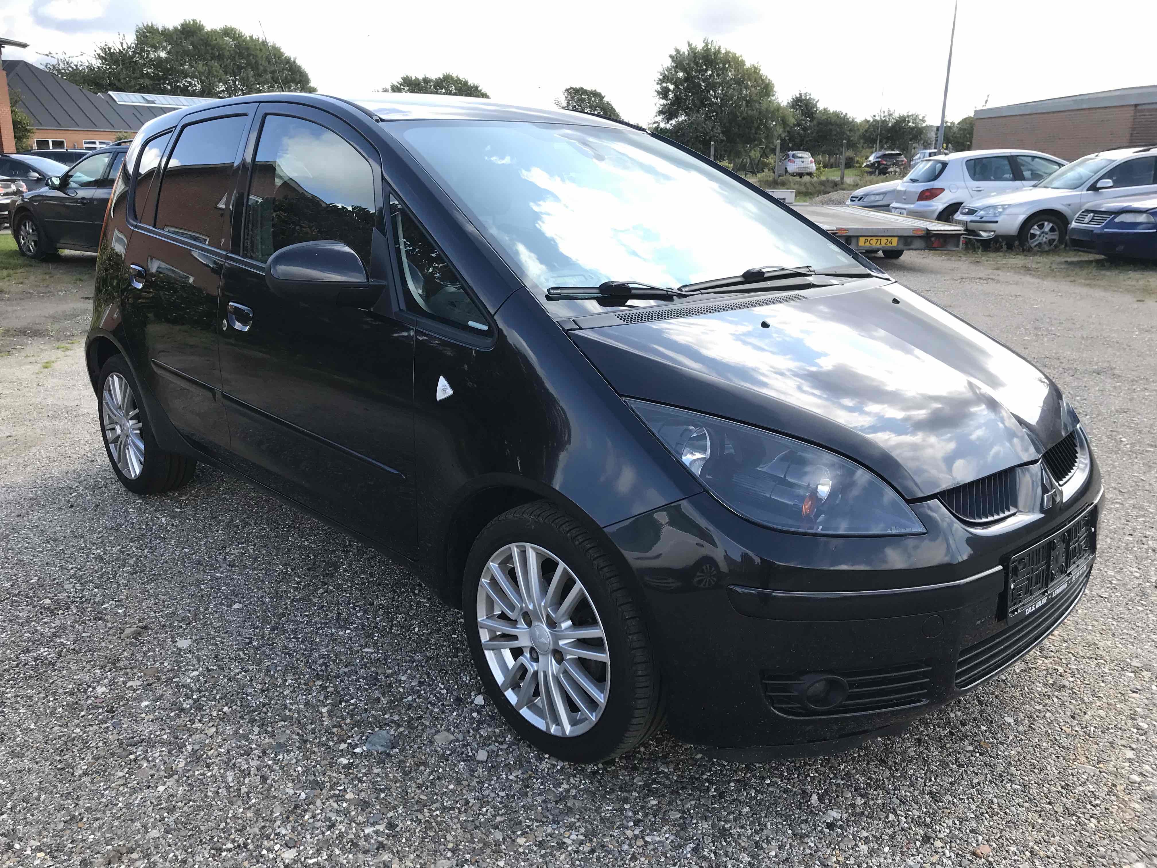 Sort Mitsubishi Colt fra 2008