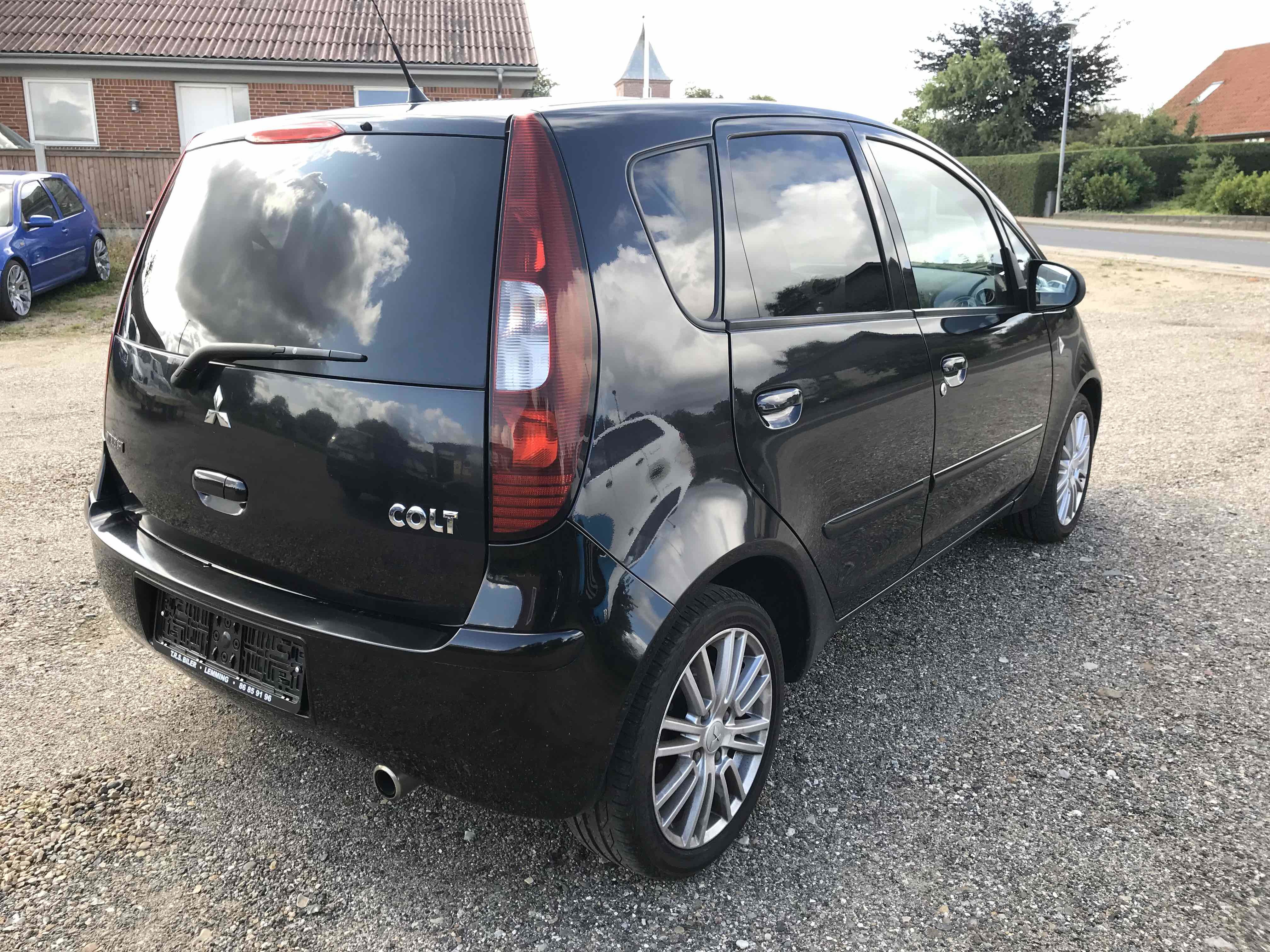Sort Mitsubishi Colt fra 2008