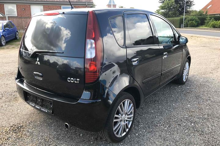 Sort Mitsubishi Colt fra 2008