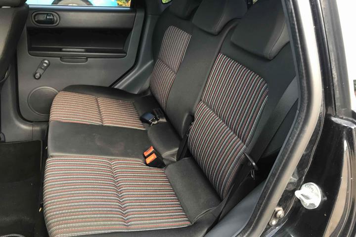 Sort Mitsubishi Colt fra 2008