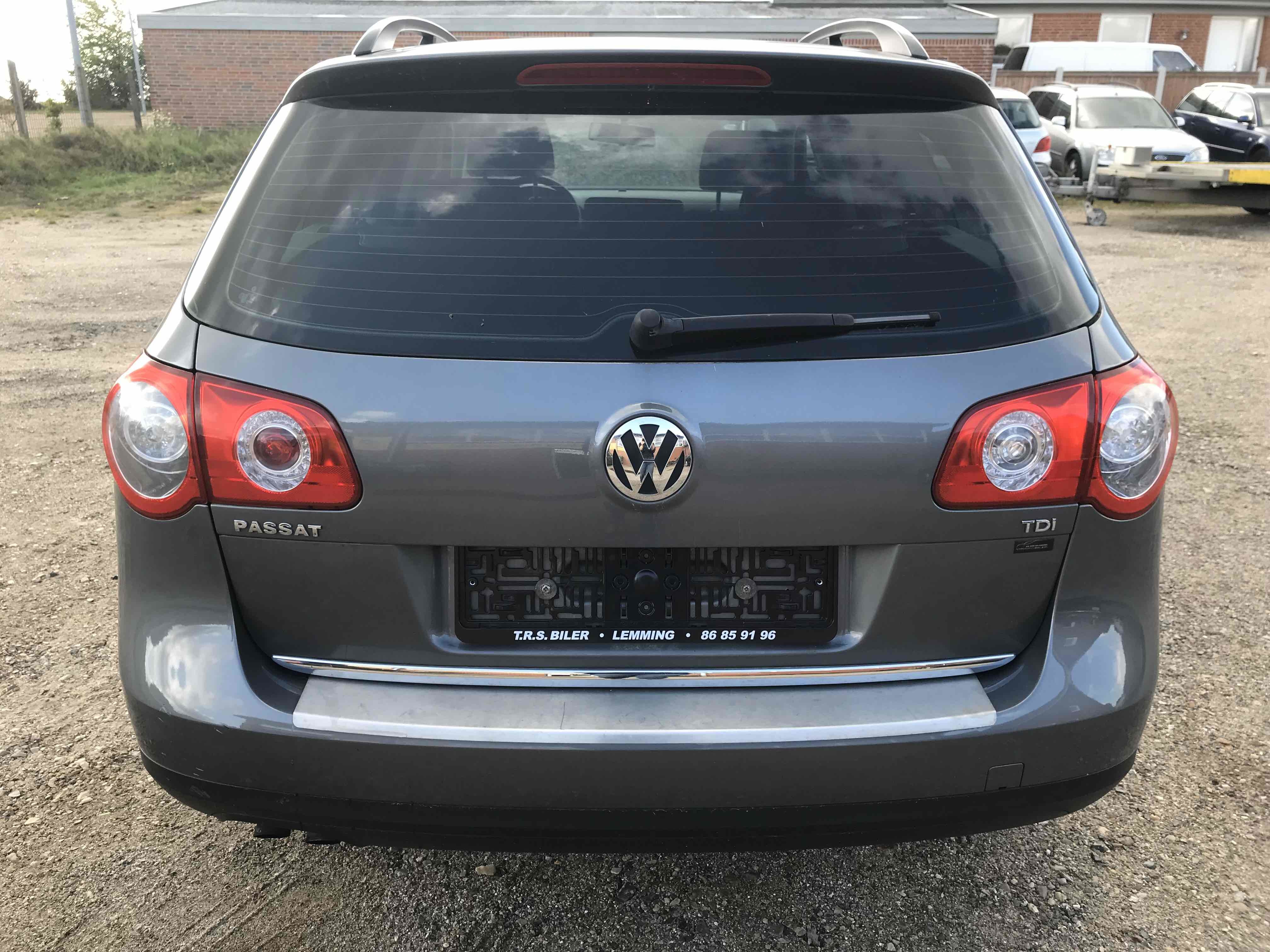 Grå VW Passat fra 2005