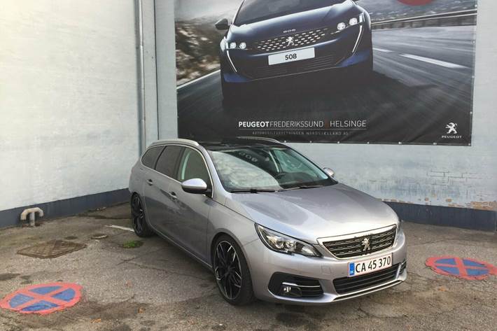 Grå Peugeot 308 fra 2018