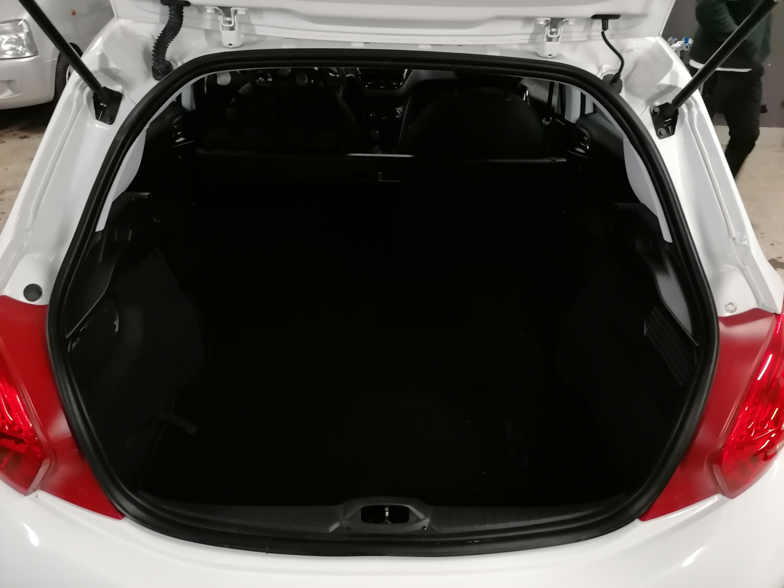 Hvid Peugeot 208 fra 2014