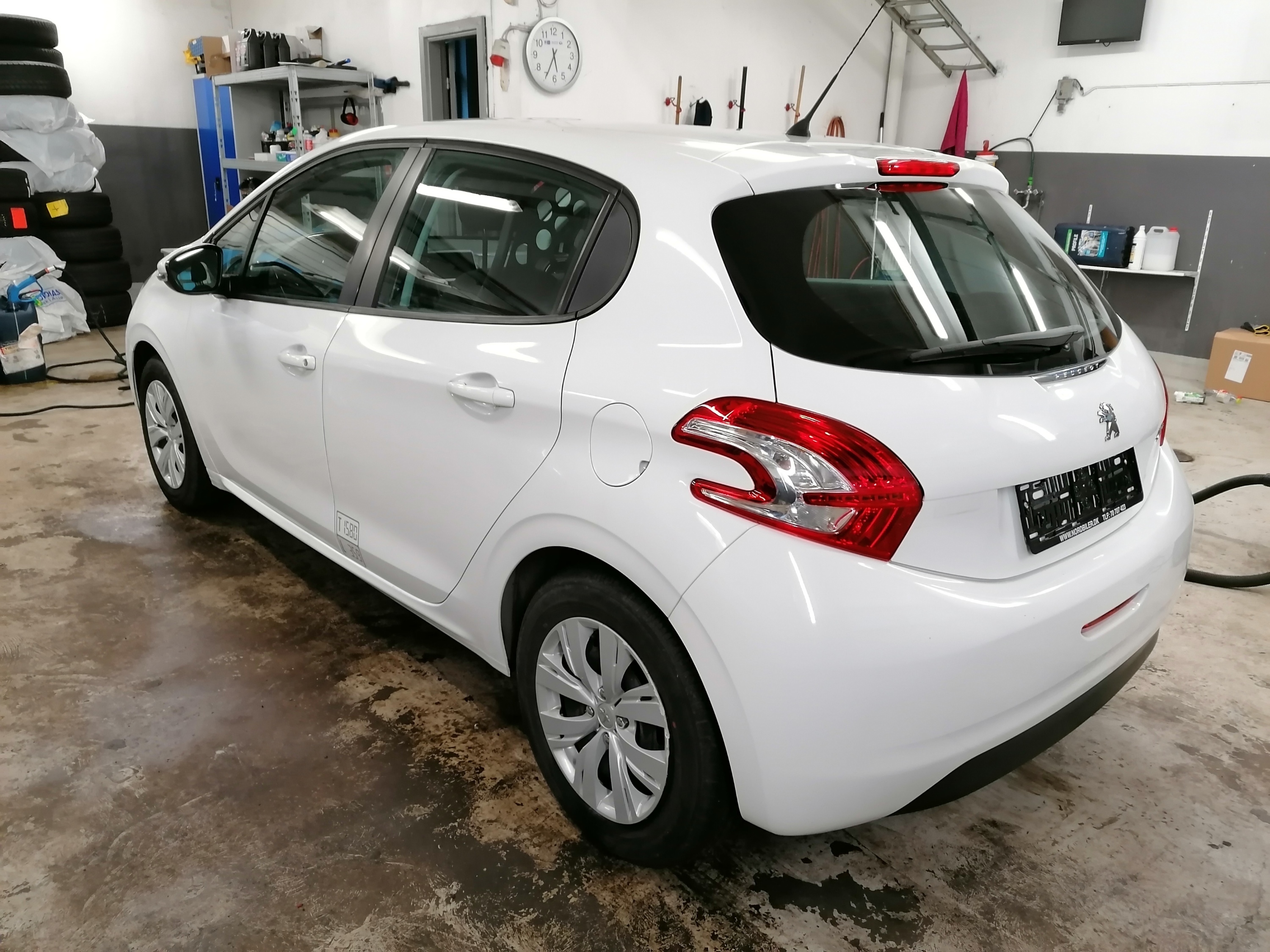 Hvid Peugeot 208 fra 2014