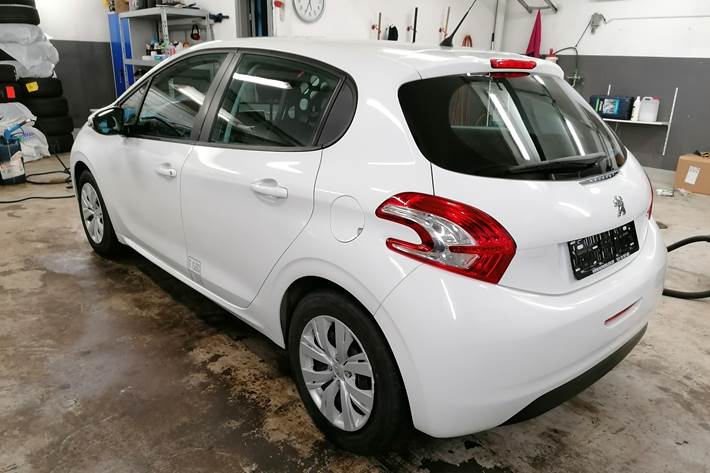 Hvid Peugeot 208 fra 2014