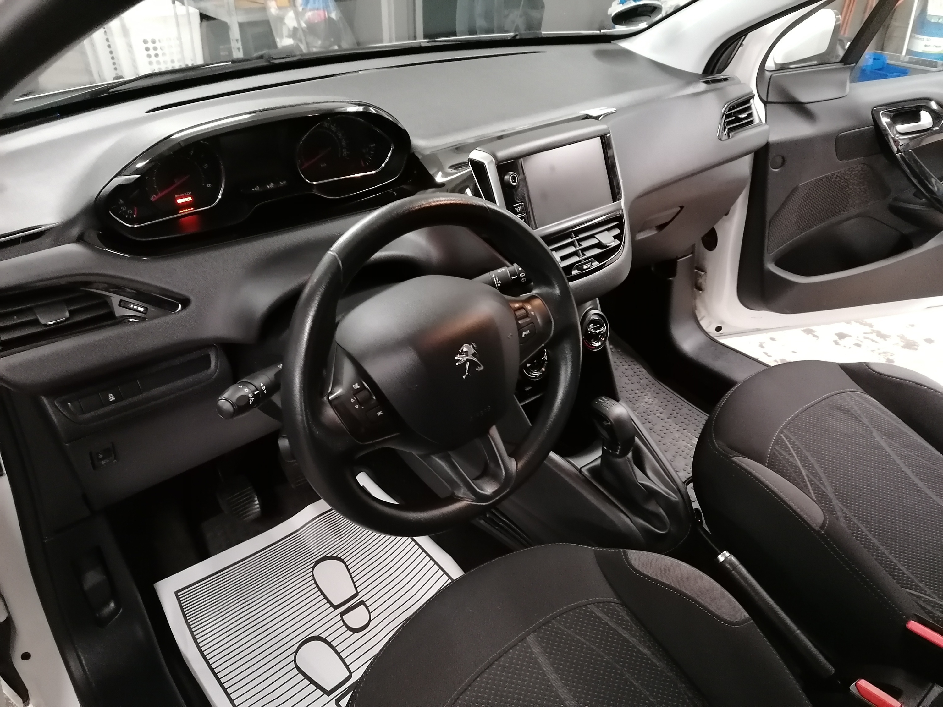 Hvid Peugeot 208 fra 2014