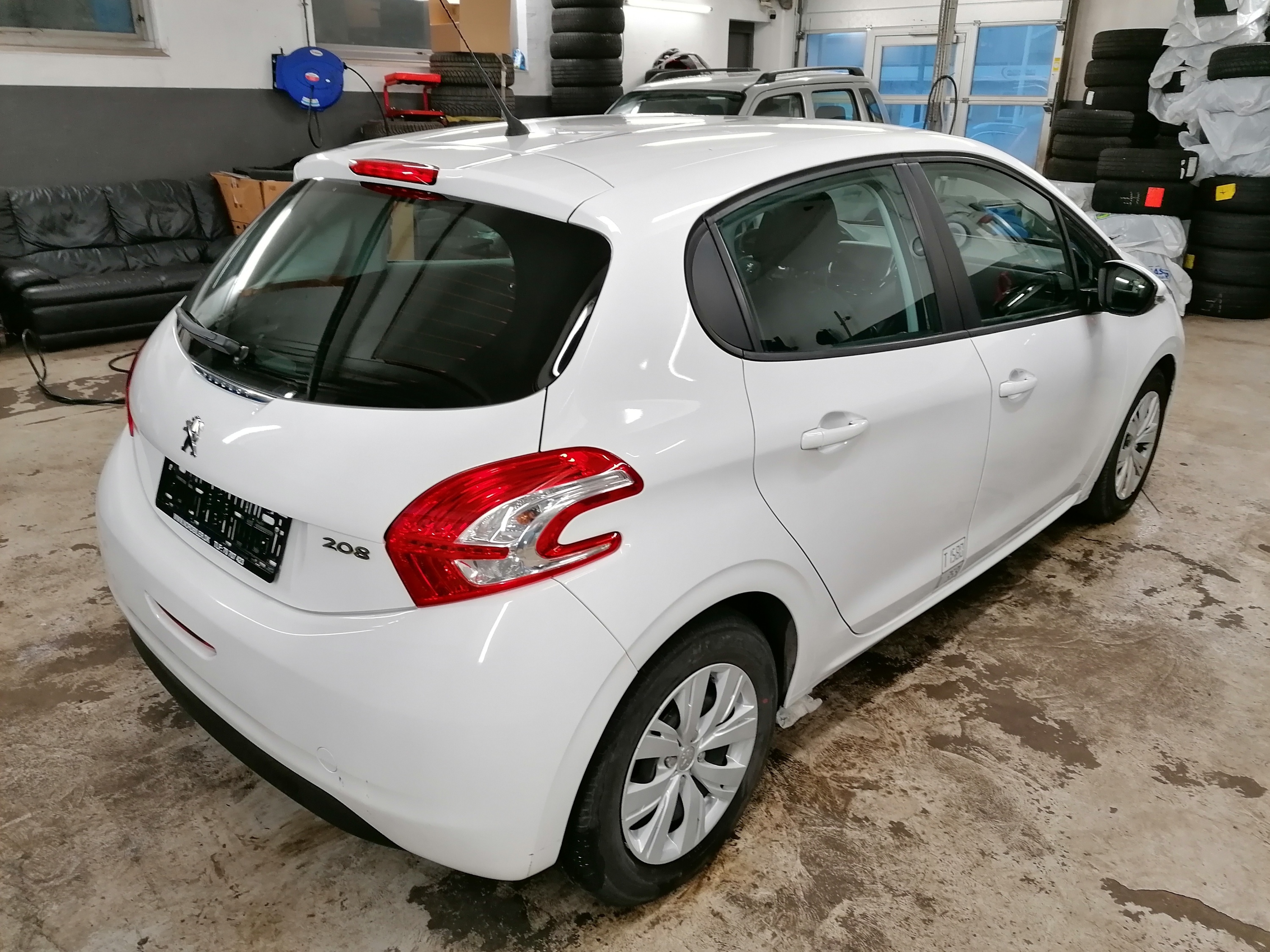 Hvid Peugeot 208 fra 2014