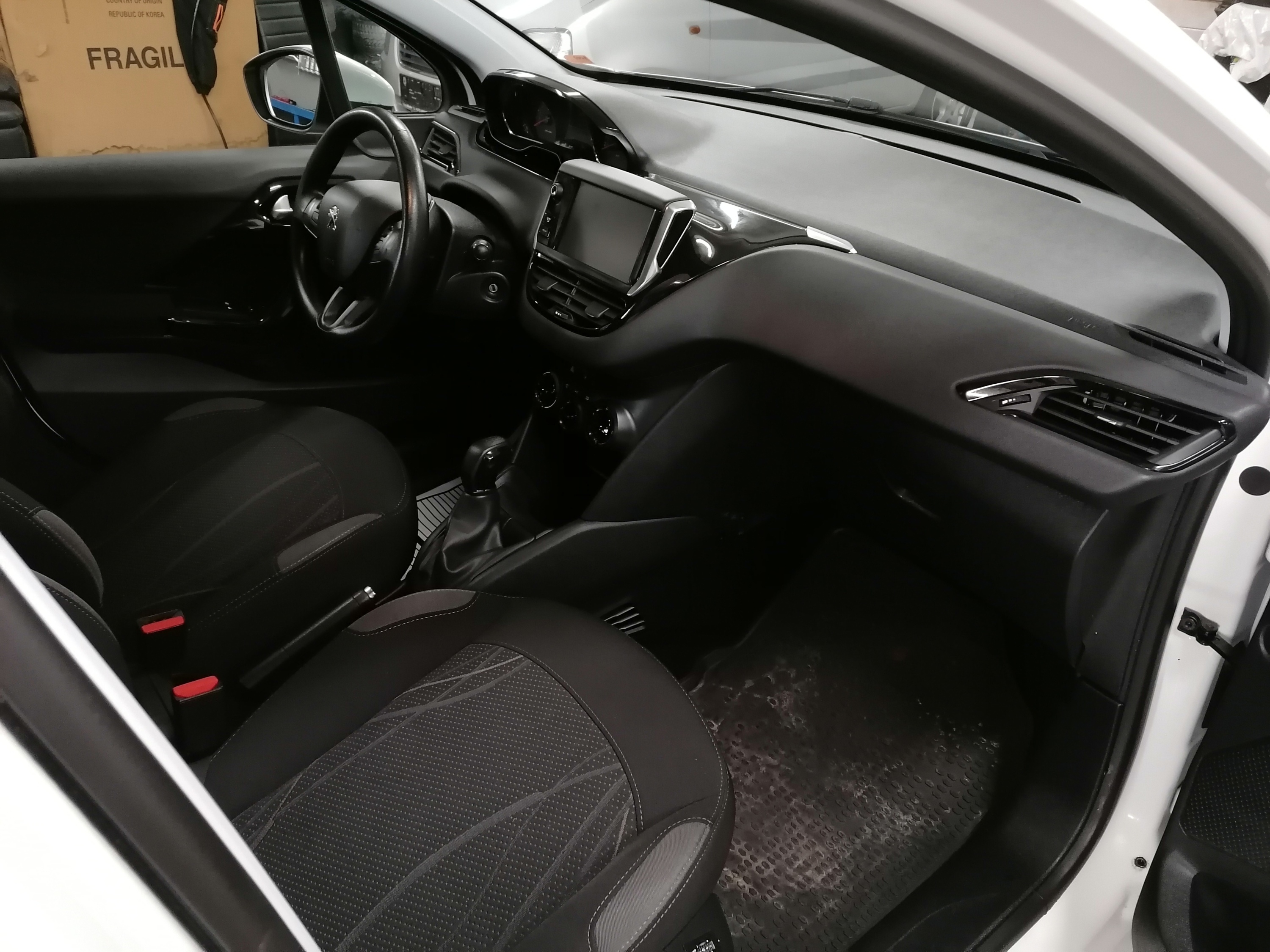 Hvid Peugeot 208 fra 2014