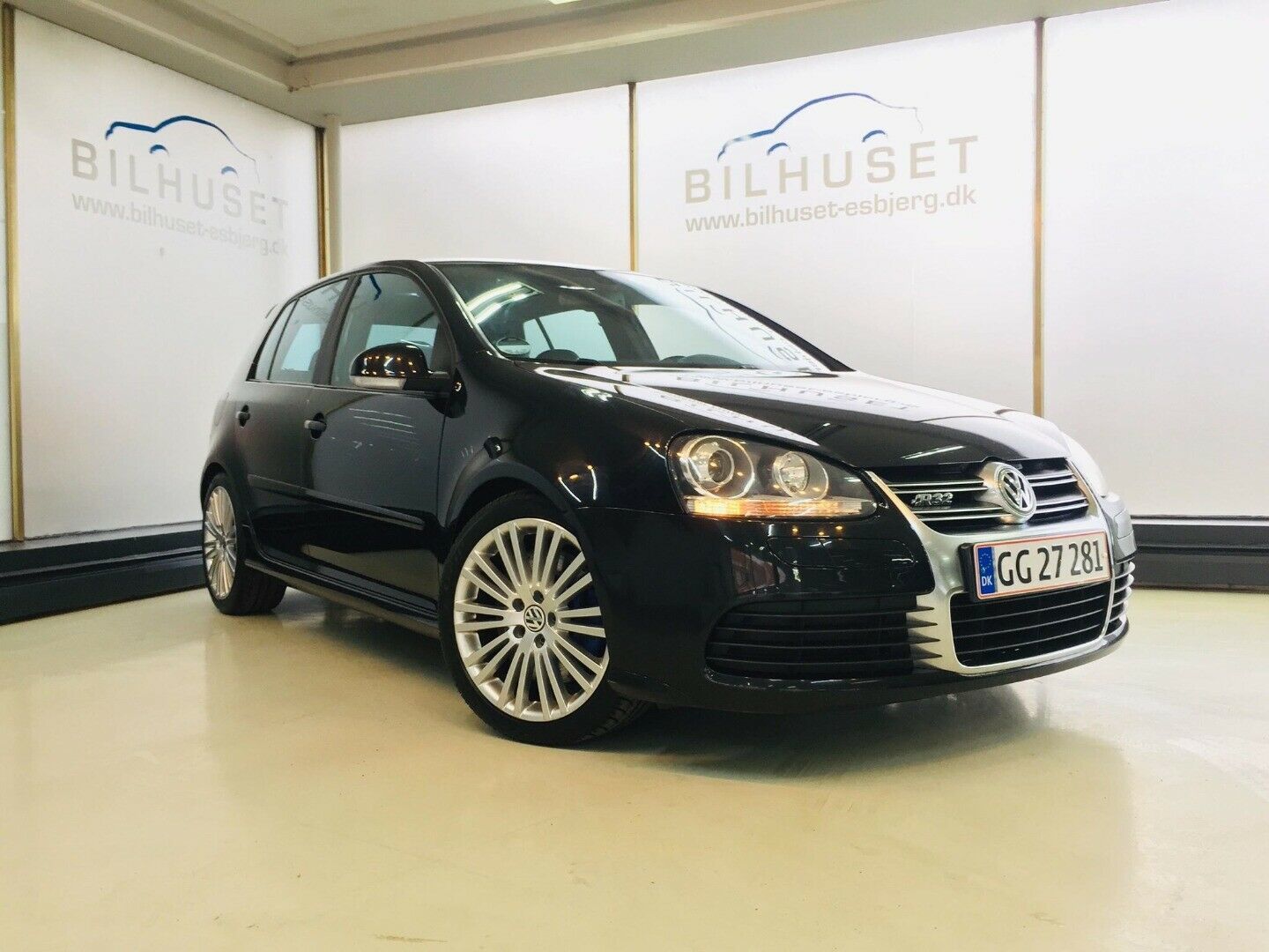 Grå VW Golf V fra 2006