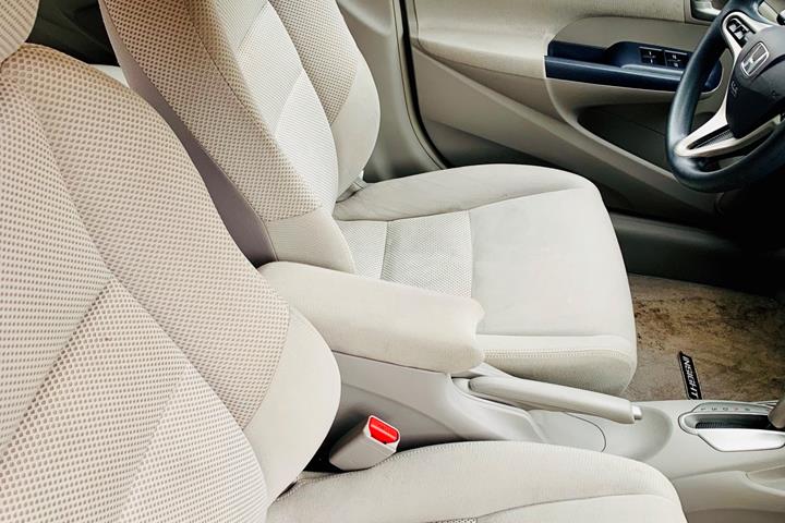 Hvid Honda Insight fra 2010