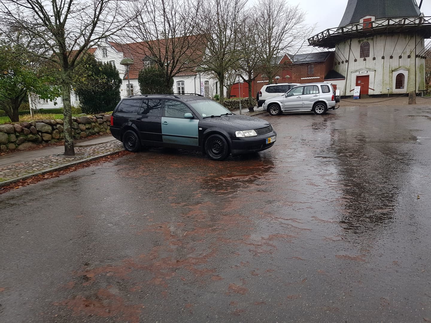 Sort VW Passat fra 1999