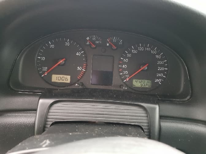 Sort VW Passat fra 1999