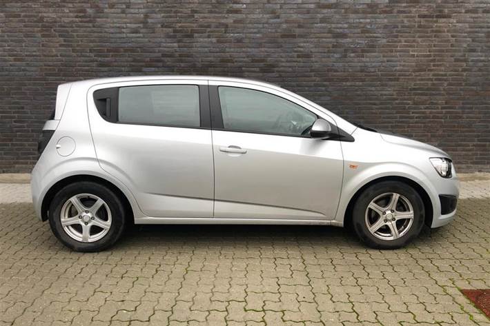 Grå Chevrolet Aveo fra 2014