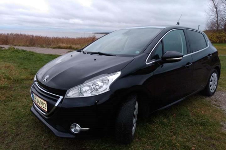 Sort Peugeot 208 fra 2015