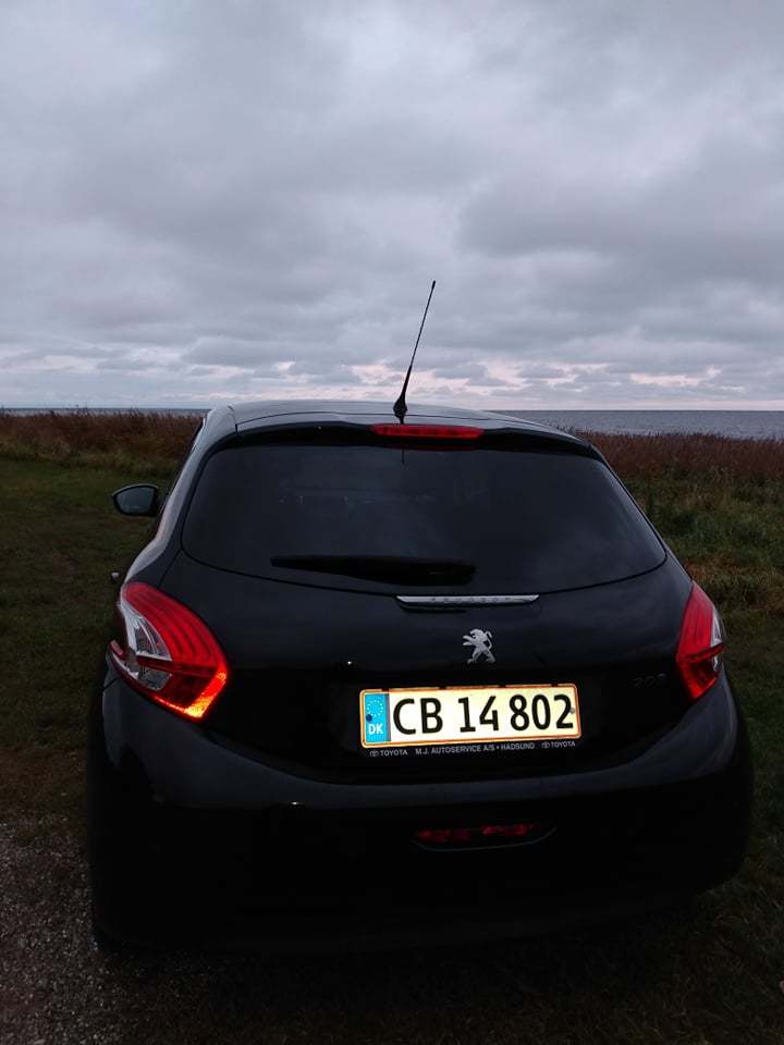 Sort Peugeot 208 fra 2015